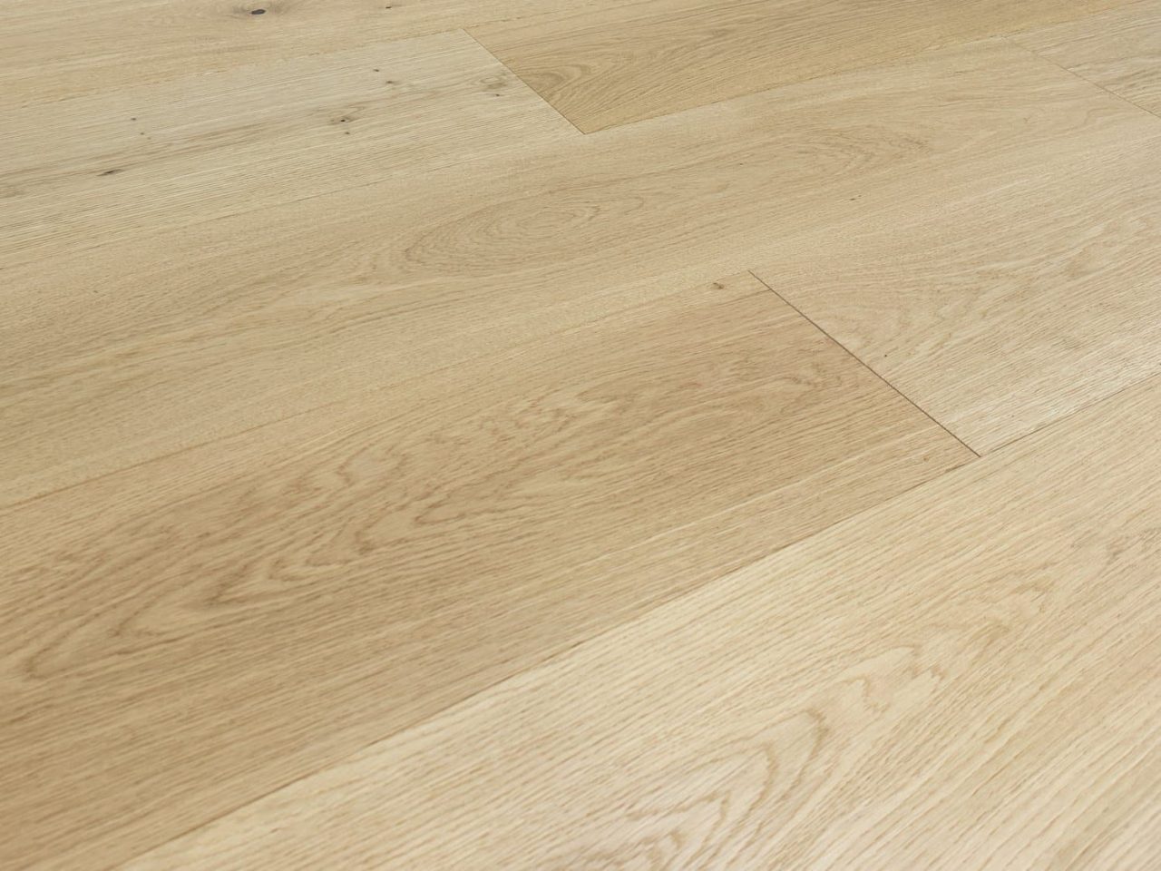 Montserrat Floor Simple European Oak – Light Brown Wirebrushed by Montserrat Floor, light brown european oak engineered wood flooring, detail view