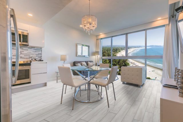 Durato Antigua Simple LVP – 7″ x 48″ 5mm by Durato, vinyl plank flooring, shown in a room setting (manufacturer image)
